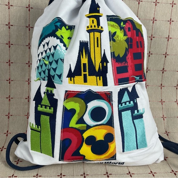 🌈HP🌈 Auth Walt Disney World 2020 Cinderellas Castle Canvas Cinch Bag Backpack - Picture 2 of 8